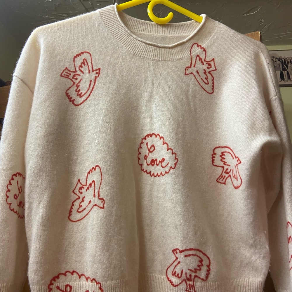 Cashmere sweater full of love and good vibes